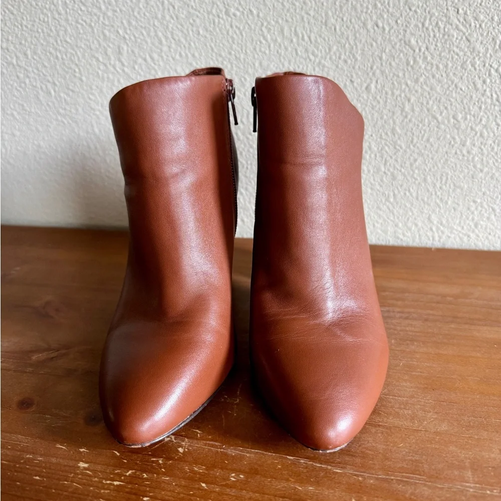 Antonio Melani Sofie Cognac Leather V-Cut Ankle Boots Block Gold Heel Bootie 7M